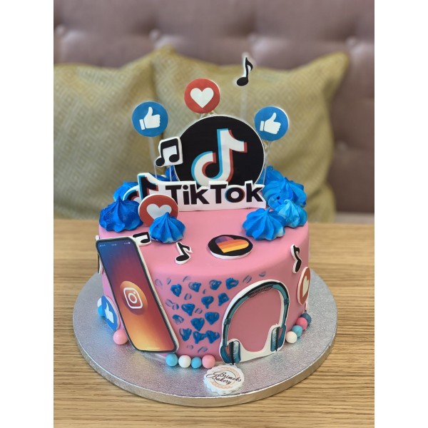 Торта Tik Tok 9 на супер цена - Торти за момичета